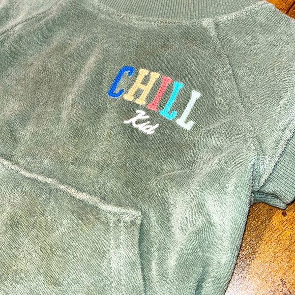 OLD NAVY 12-18mo Unisex Short Sleeve Sweater Tee Terry Chill Kids Embroidered - Picture 3 of 4